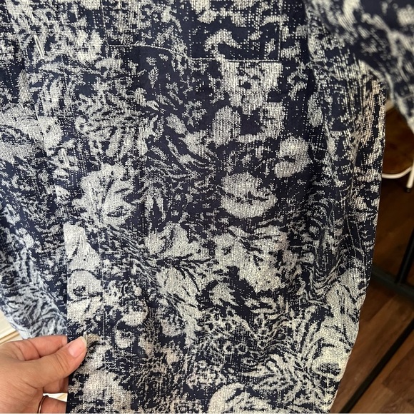 Patagonia Organic Cotton Blue and White Floral Button-Up Shirt - Picture 5 of 6